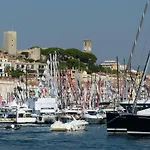 carré d\'or rue d\'ANTIBES à quelques pas du palais des Festivals